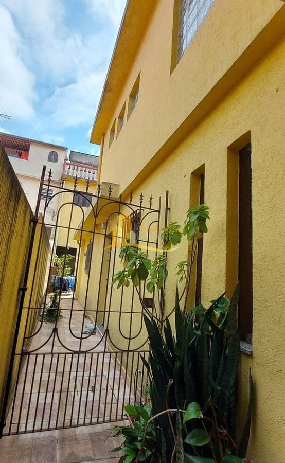 Sobrado à venda com 4 quartos, 120m² - Foto 2
