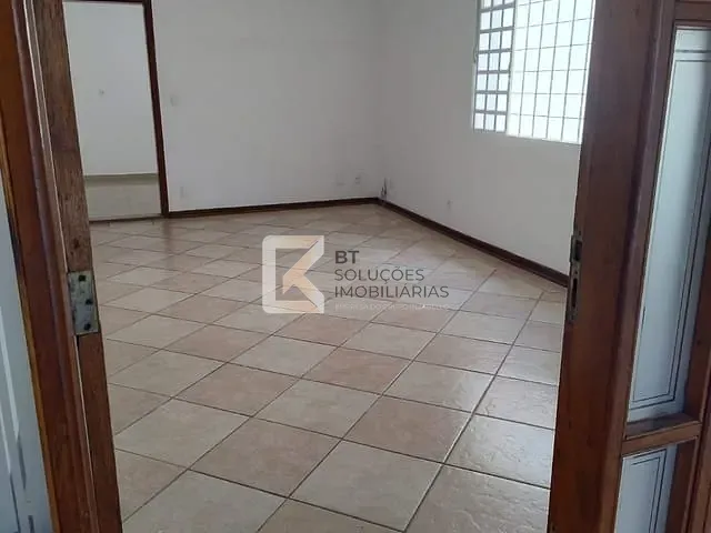 Sobrado com 250m² 2 quartos e 2 banheiros, à venda ou para alugar, no bairro Centro em Indaiatuba