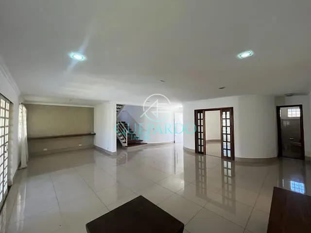 Sobrado com 510m² 3 quartos e 3 banheiros, à venda, no bairro Granville Parque Residencial em Londrina