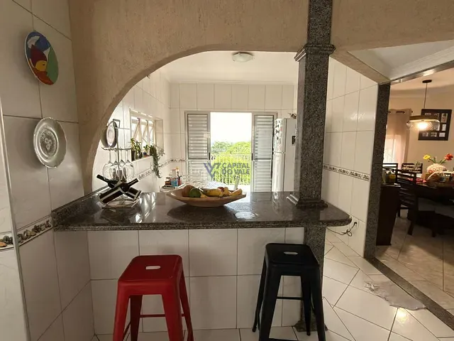 Sobrado com 325m² 4 quartos e 3 banheiros, à venda ou para alugar, no bairro Jardim das Indústrias em São José dos Campos