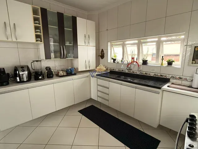 Sobrado com 325m² 4 quartos e 3 banheiros, à venda ou para alugar, no bairro Jardim das Indústrias em São José dos Campos