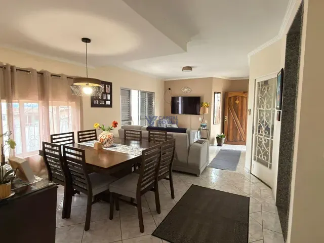 Sobrado com 325m² 4 quartos e 3 banheiros, à venda ou para alugar, no bairro Jardim das Indústrias em São José dos Campos