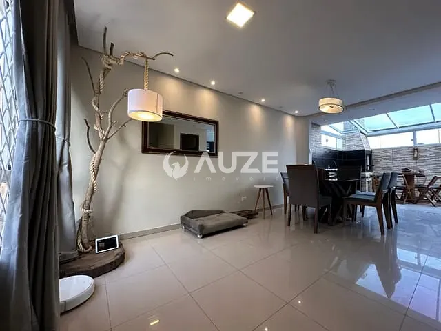 Sobrado com 110m² 3 quartos e 3 banheiros, à venda, no bairro Lindóia em Curitiba