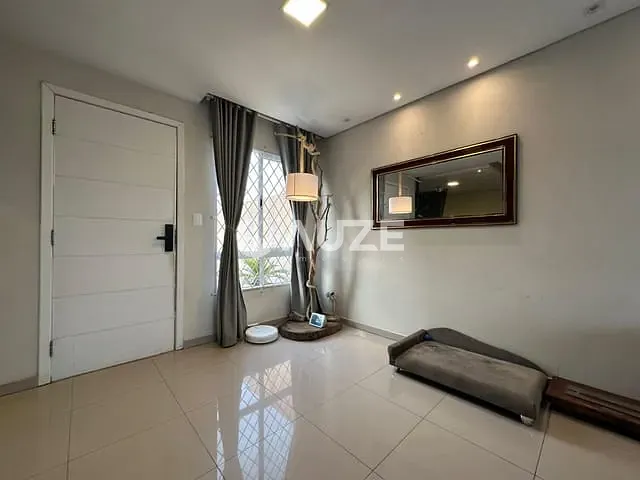 Sobrado com 110m² 3 quartos e 3 banheiros, à venda, no bairro Lindóia em Curitiba