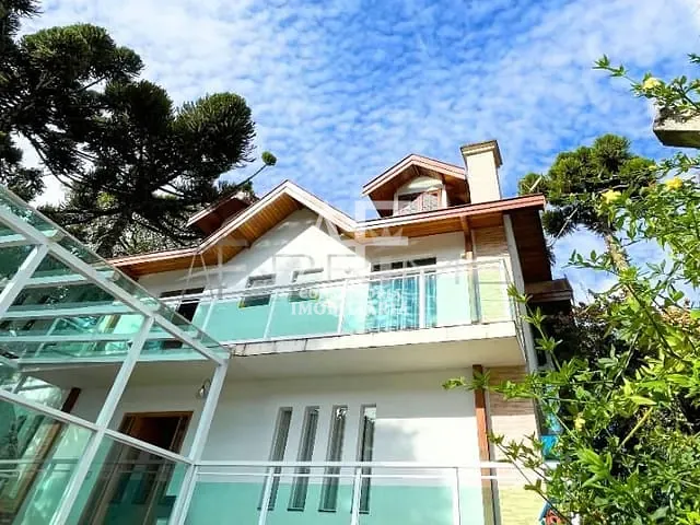 Sobrado com 1075m² 3 quartos e 5 banheiros, à venda, no bairro Cascatinha em Campos do Jordão