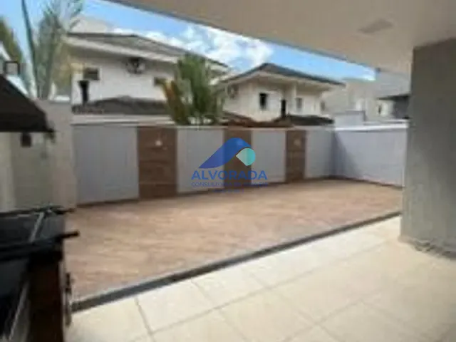 Sobrado com 250m² 4 quartos e 3 banheiros, à venda ou para alugar, no bairro Urbanova em São José dos Campos