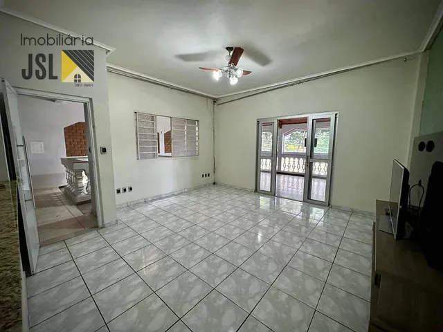 Sobrado com 624m² 3 quartos e 1 banheiro, à venda, no bairro Jardim Maria Cândida em Caçapava