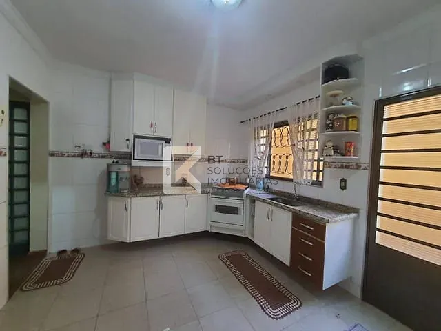 Sobrado com 300m² 3 quartos e 2 banheiros, à venda, no bairro Parque São Lourenço em Indaiatuba