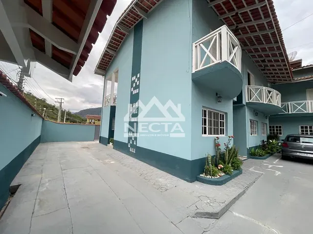 Sobrado com 82m² 2 quartos e 2 banheiros, para alugar, no bairro Prainha em Caraguatatuba