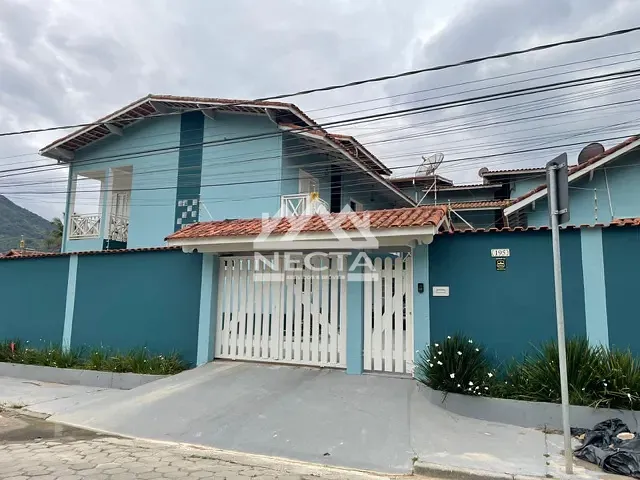 Sobrado com 82m² 2 quartos e 2 banheiros, para alugar, no bairro Prainha em Caraguatatuba