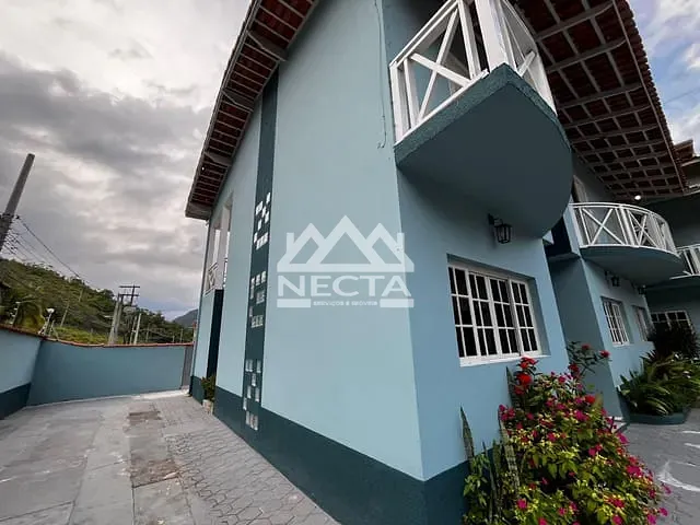 Sobrado com 82m² 2 quartos e 2 banheiros, para alugar, no bairro Prainha em Caraguatatuba