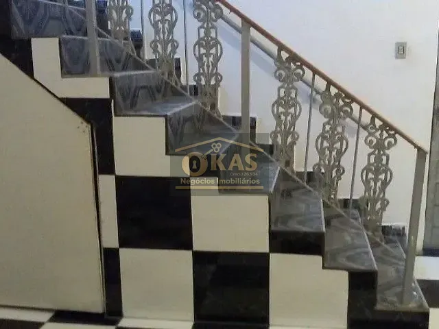 Sobrado com 150m² 3 quartos e 2 banheiros, à venda, no bairro Jardim Varan em Suzano