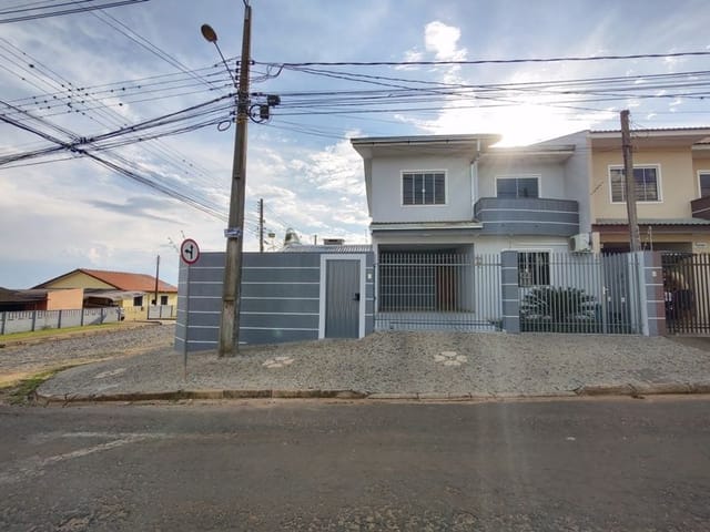 Locação - Sobrado Mobiliado, 3 quartos sendo 1 suíte, Churrasqueira, 150 m² - Colônia Dona Luiza, Ponta Grossa.