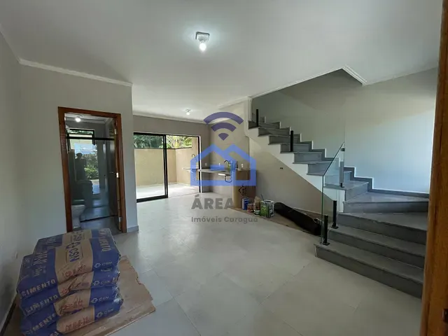 Sobrado com 100m² 2 quartos e 3 banheiros, à venda, no bairro Massaguaçu em Caraguatatuba