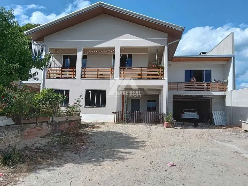Excelente Sobrado em Prudentópolis — Vila Mariana