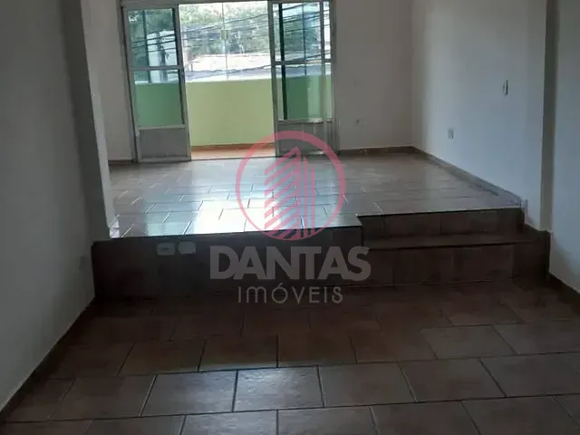 Sobrado com 125m² 3 quartos e 2 banheiros, para alugar, no bairro Umuarama em Osasco