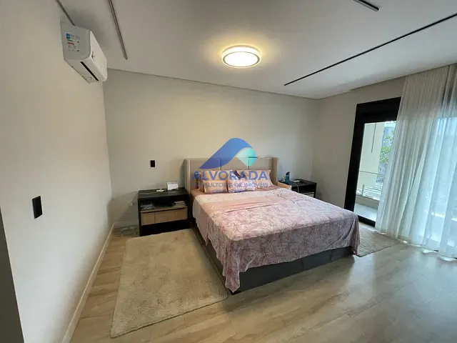Sobrado com 450m² 4 quartos e 1 banheiro, à venda, no bairro Jardim do Golfe em São José dos Campos