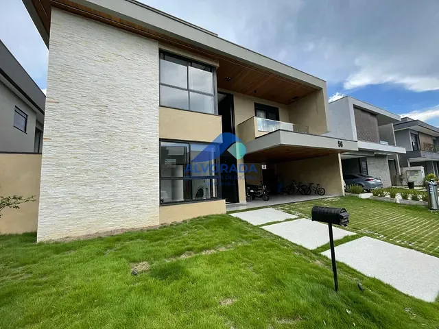 Sobrado com 450m² 4 quartos e 1 banheiro, à venda, no bairro Jardim do Golfe em São José dos Campos