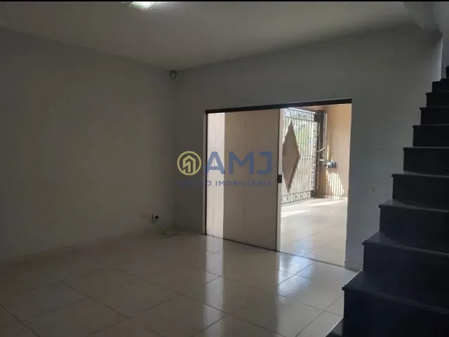 Sobrado com 231m² 5 quartos e 2 banheiros, à venda, no bairro Conjunto Fabiana em Goiânia