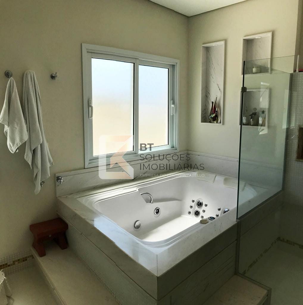 Sobrado à venda com 3 quartos, 350m² - Foto 1