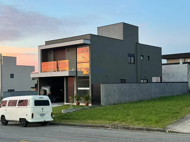 Sobrado 4 quartos e 4 banheiros, à venda, no bairro Eugênio de Mello em São José dos Campos