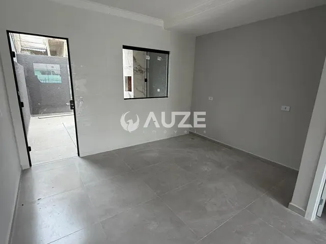 Sobrado 3 quartos e 2 banheiros, à venda, no bairro Campo de Santana em Curitiba
