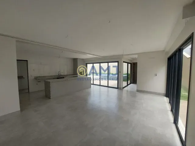 Sobrado com 300m² 4 quartos e 4 banheiros, à venda, no bairro Jardins Barcelona em Senador Canedo