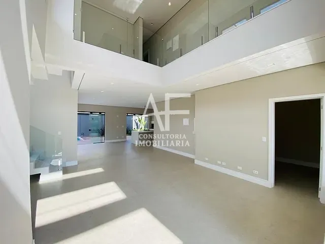 Sobrado com 350m² 4 quartos e 6 banheiros, à venda, no bairro Jardim Santa Teresa em Taubaté