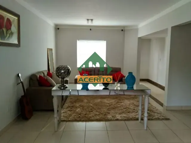 Sobrado com 300m² 4 quartos e 5 banheiros, à venda, no bairro Vila São Paulo em Araçatuba