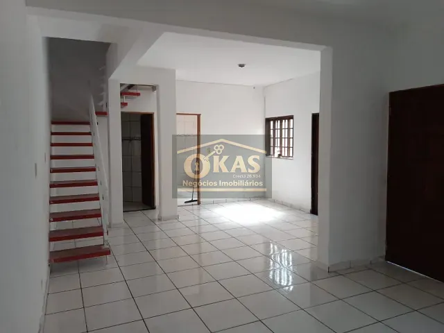 Sobrado com 198m² 3 quartos e 3 banheiros, à venda, no bairro Parque Santa Rosa em Suzano