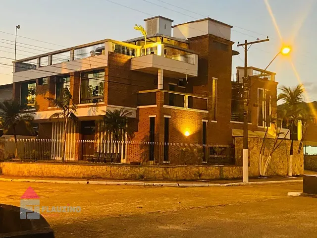 Sobrado com 522m² 6 quartos e 5 banheiros, à venda, no bairro Balneário Cidade Atlântica em Guarujá