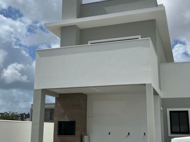Sobrado com 225m² 3 quartos e 3 banheiros, à venda, no bairro São João do Rio Vermelho em Florianópolis