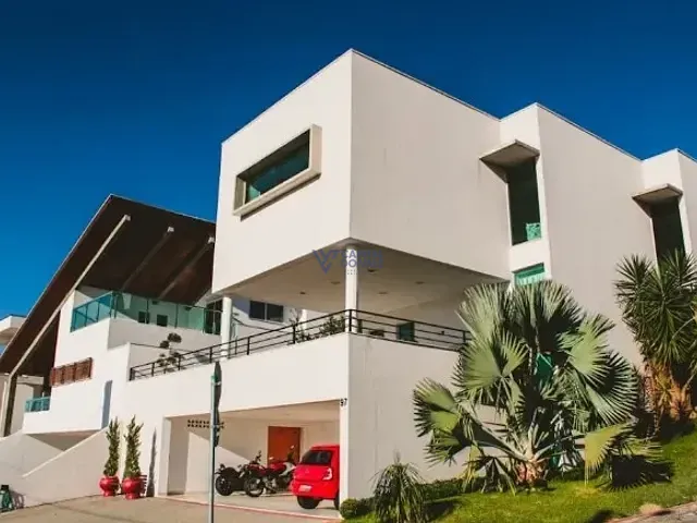 Sobrado com 550m² 6 quartos e 5 banheiros, à venda ou para alugar, no bairro Condomínio Residencial Jaguary em São José dos Campos