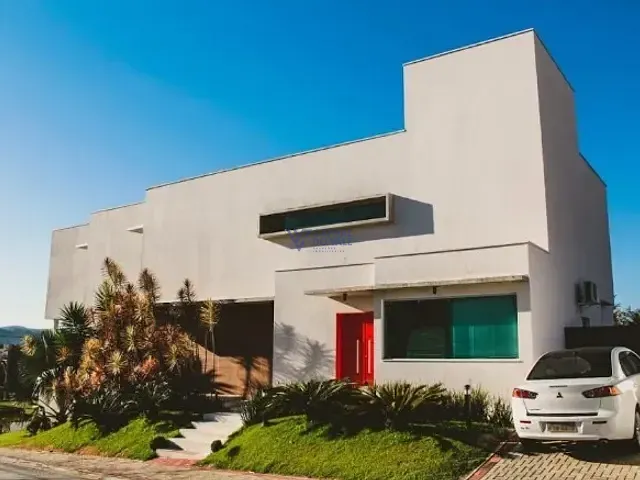 Sobrado com 550m² 6 quartos e 5 banheiros, à venda ou para alugar, no bairro Condomínio Residencial Jaguary em São José dos Campos