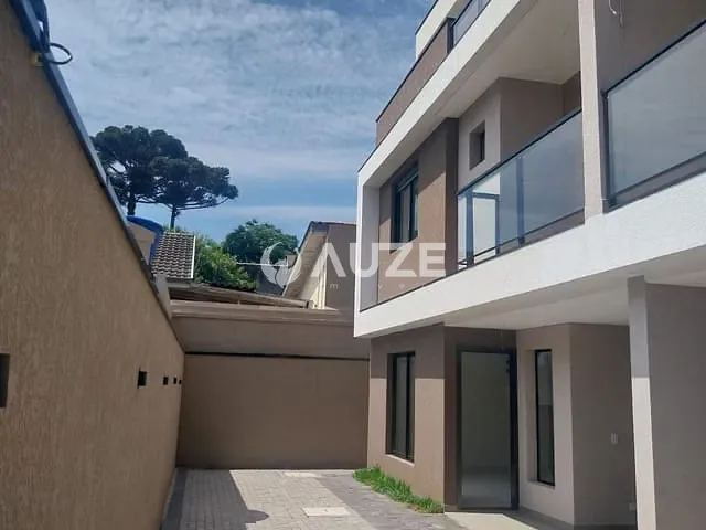 Sobrado com 167m² 3 quartos e 3 banheiros, à venda, no bairro Xaxim em Curitiba