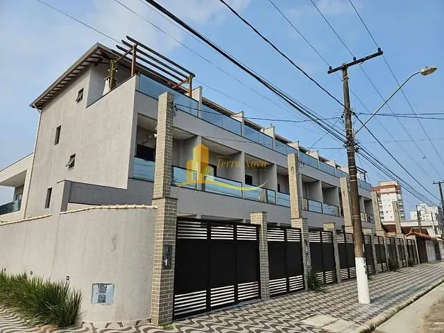 Sobrado com 110m² 3 quartos e 3 banheiros, à venda, no bairro Maracanã em Praia Grande