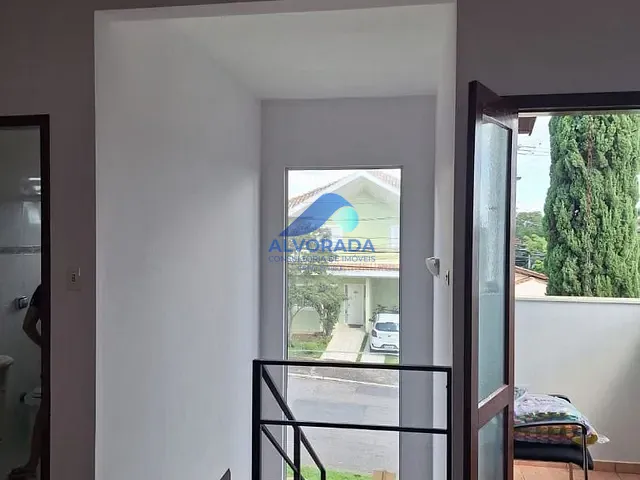 Sobrado com 250m² 3 quartos e 1 banheiro, à venda, no bairro Urbanova em São José dos Campos