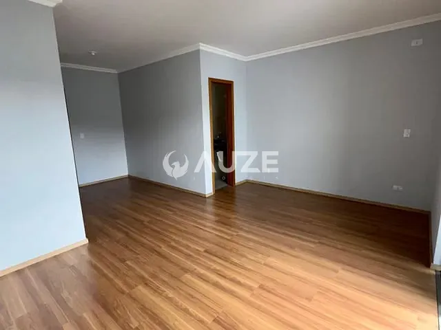 Sobrado 3 quartos e 3 banheiros, à venda, no bairro Pinheirinho em Curitiba