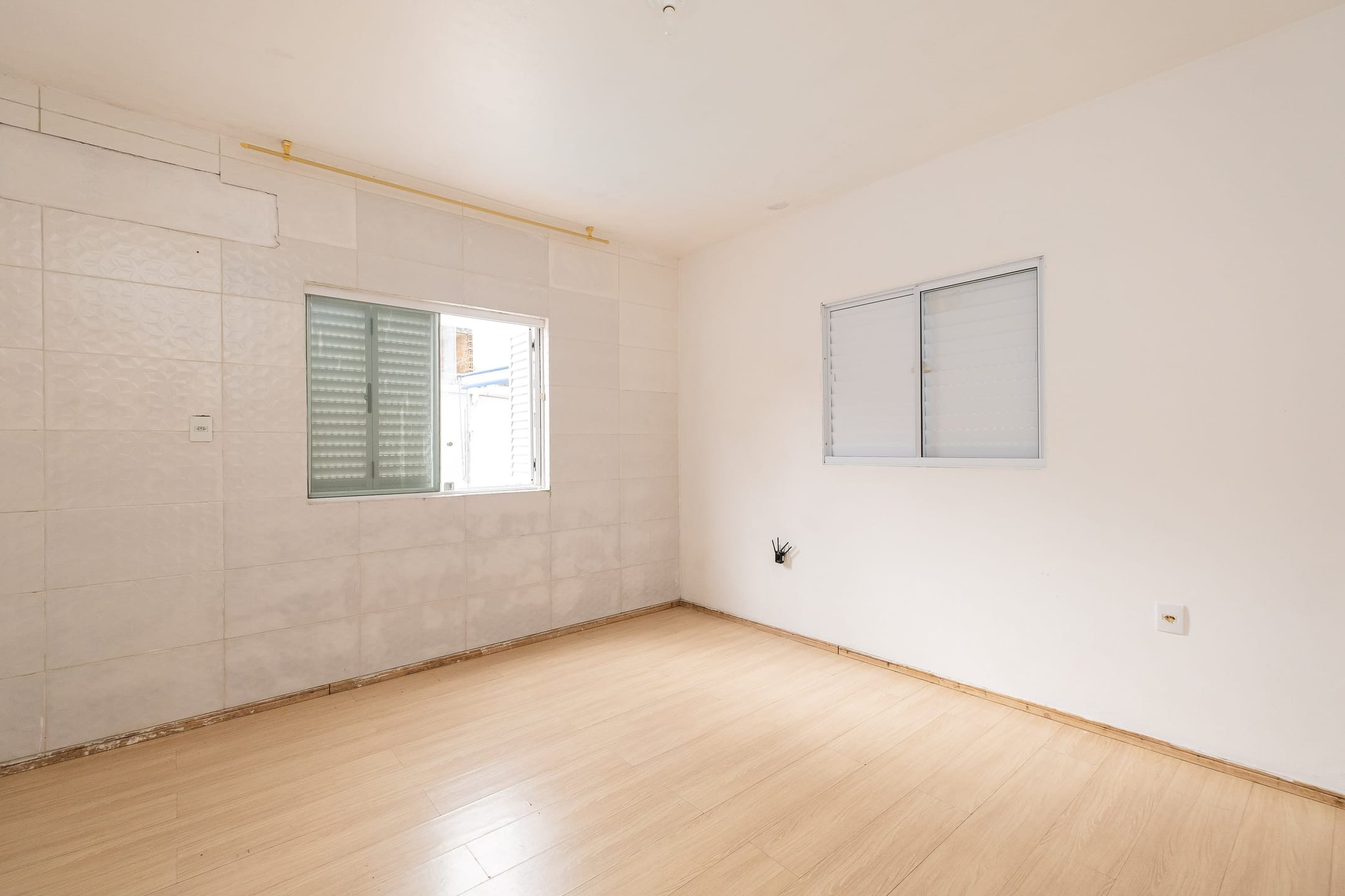 Casa à venda no Laranjal: 100 m², 1 suíte, 2 banheiros, cozinha planejada, closet, sacada, churrasqueira, piscina e 1 vaga de garagem.