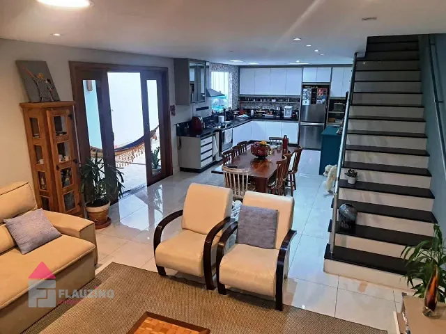 Sobrado com 240m² 4 quartos e 4 banheiros, à venda, no bairro Vila Mariza em São Bernardo do Campo