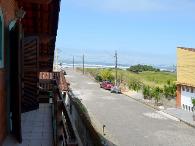 Foto do Sobrado - Sobrado para venda em Suarão com 4 quartos, sendo 1 suíte, 205m² | Lares e Andares Imóveis