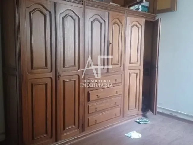 Sobrado com 450m² 5 quartos e 3 banheiros, para alugar, no bairro Centro em Taubaté