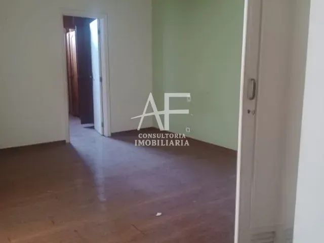 Sobrado com 450m² 5 quartos e 3 banheiros, para alugar, no bairro Centro em Taubaté