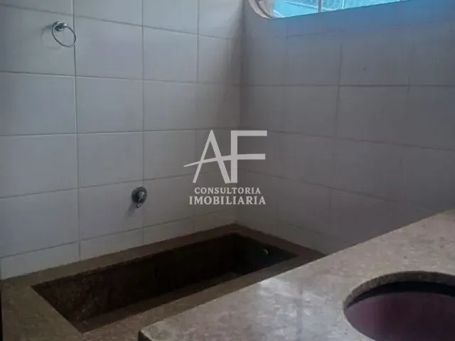 Sobrado com 450m² 5 quartos e 3 banheiros, para alugar, no bairro Centro em Taubaté