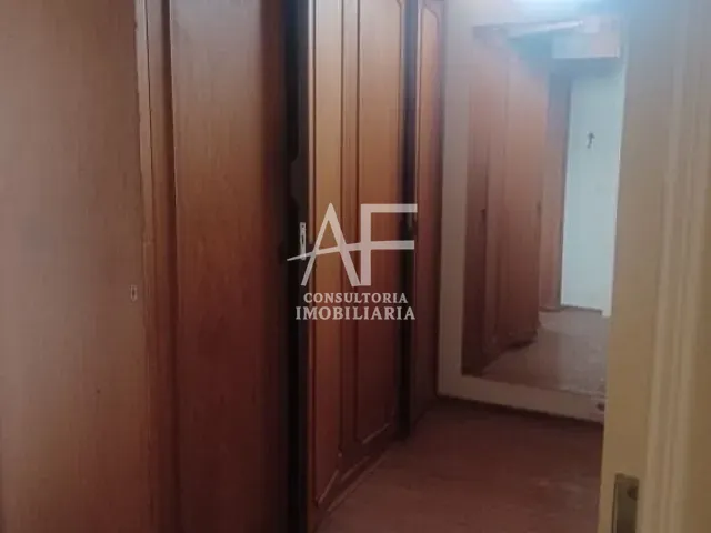 Sobrado com 450m² 5 quartos e 3 banheiros, para alugar, no bairro Centro em Taubaté
