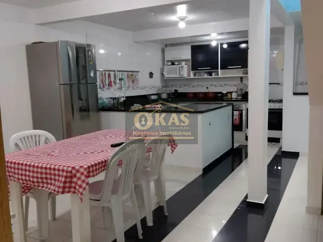 Sobrado com 150m² 4 quartos e 3 banheiros, à venda, no bairro Jardim Cacique em Suzano