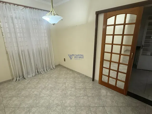 Sobrado com 225m² 4 quartos e 4 banheiros, à venda, no bairro Jardim Paulista em São José dos Campos
