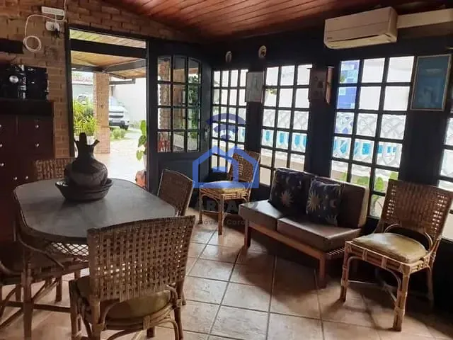 Sobrado com 474m² 6 quartos e 6 banheiros, à venda, no bairro Praia das Palmeiras em Caraguatatuba
