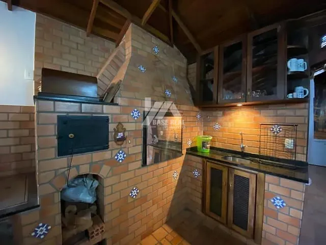 Sobrado com 640m² 5 quartos e 5 banheiros, à venda, no bairro Bonsucesso em Guarapuava