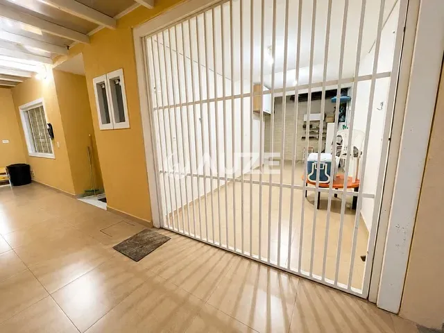 Sobrado 3 quartos e 3 banheiros, à venda, no bairro Uberaba em Curitiba